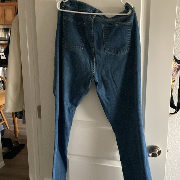 LL bean straight leg jeans - Picture 12 of 12